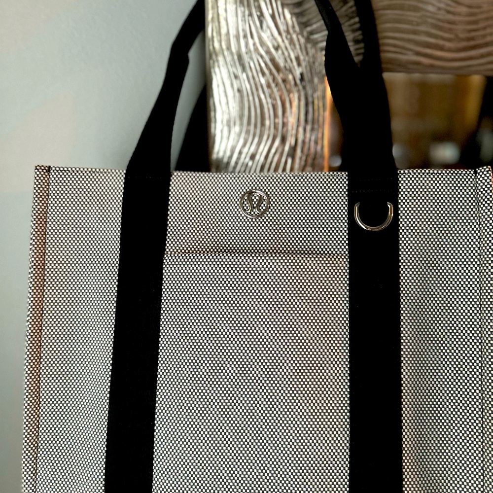 Lululemon black and white tote